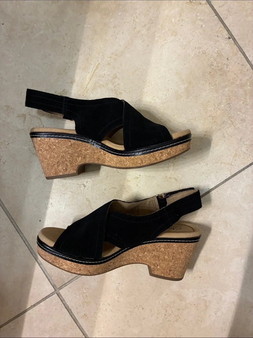 Clarks Black Slingback Wedge Sandals with Tan Footbed Sz 7
